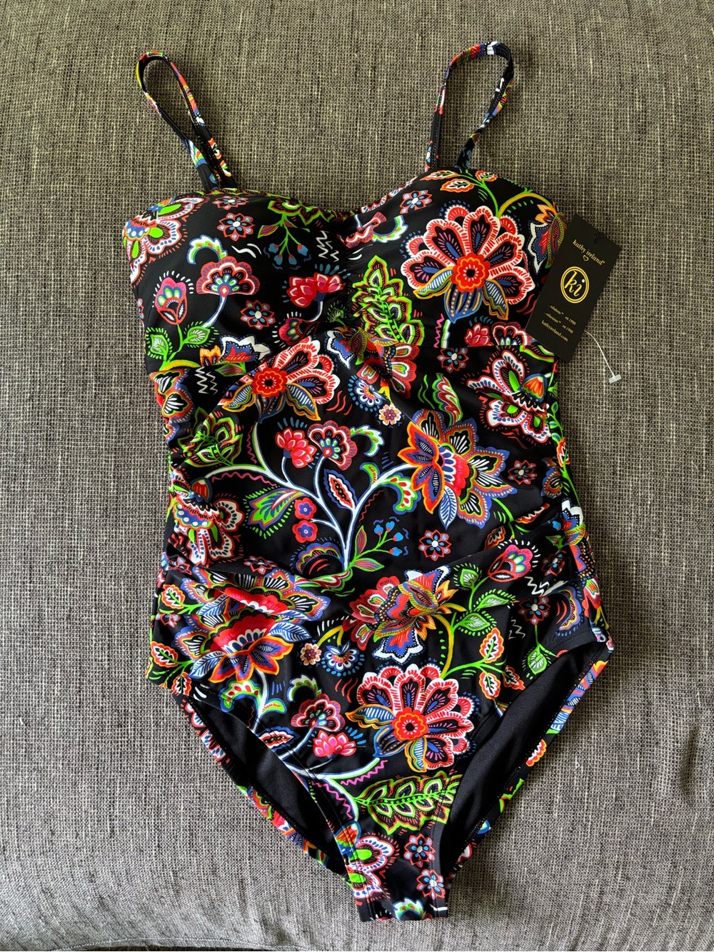 NWT Kathy Ireland Floral One Piece Swimsuit. Size 8